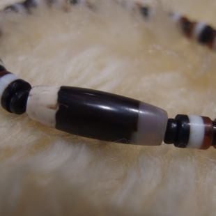 Black & White Chong dzi beads