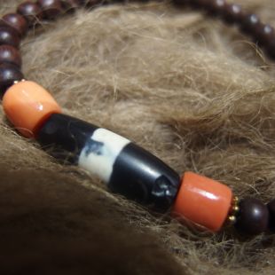 Black & White Chong dzi beads