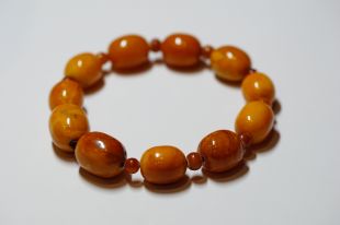 Antique Amber bracelet oval shape w/round 